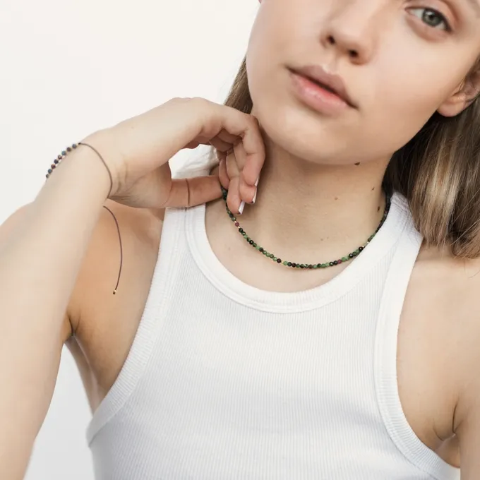 CHOKER Z ZOISYTEM I RUBINEM; SREBRNY POZŁACANY