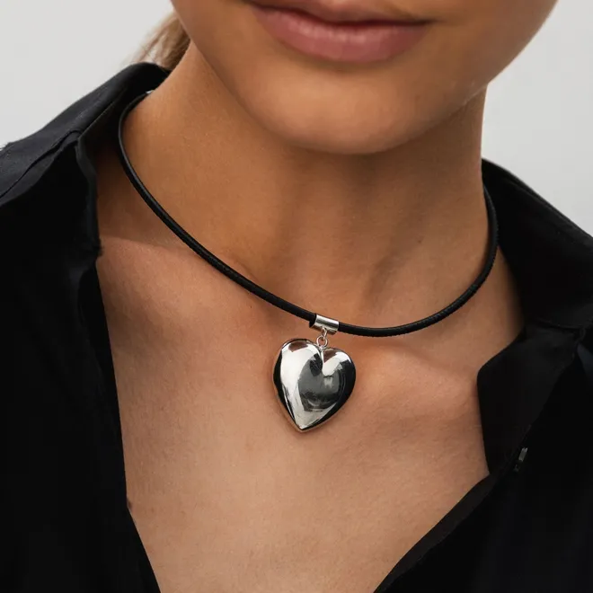 Choker z sercem; na rzemyku, srebrny
