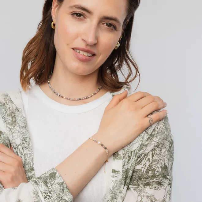 Choker z jaspisem pastelowym i muszlą; srebrny pozłacany