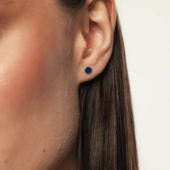 Kolczyk do piercingu typu labret; z granatową emalią, srebrny pozłacany