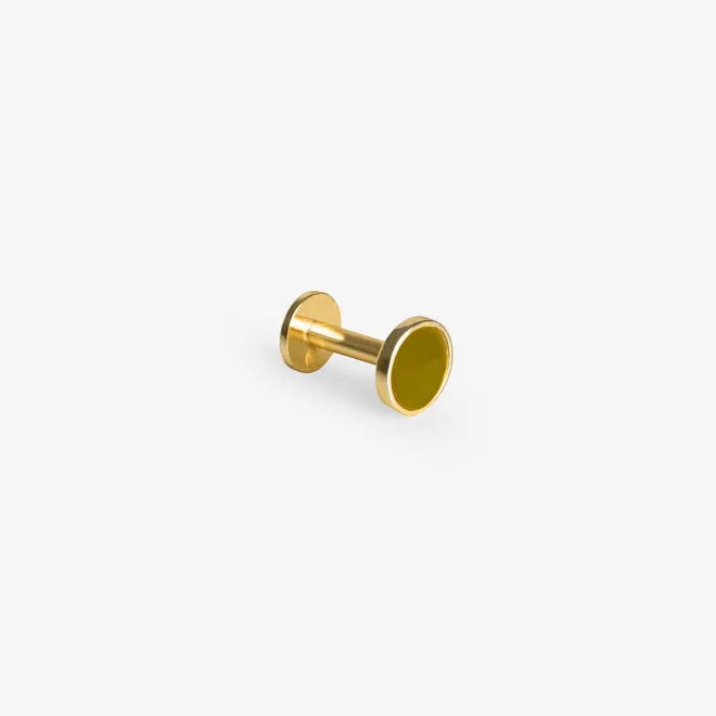 Kolczyk do piercingu typu labret; z oliwkową emalią, srebrny pozłacany