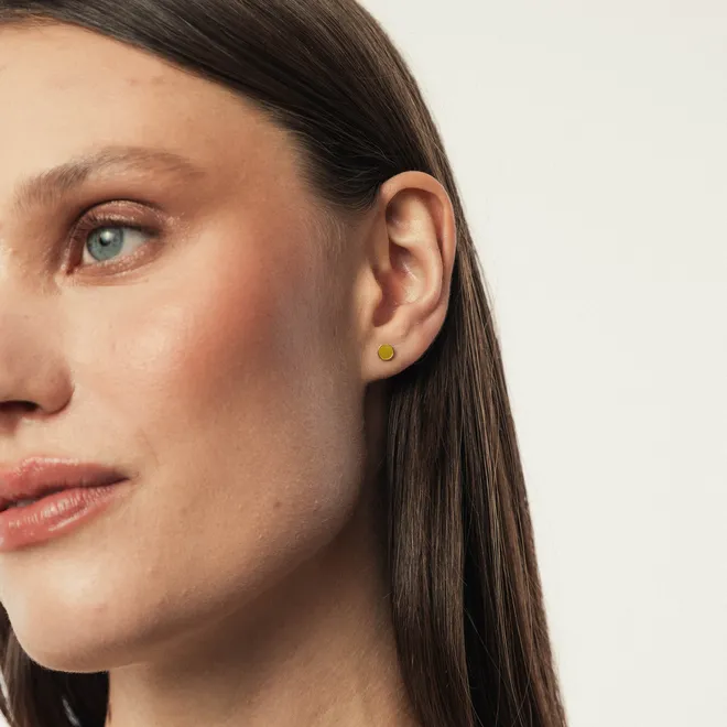 Kolczyk do piercingu typu labret; z oliwkową emalią, srebrny pozłacany