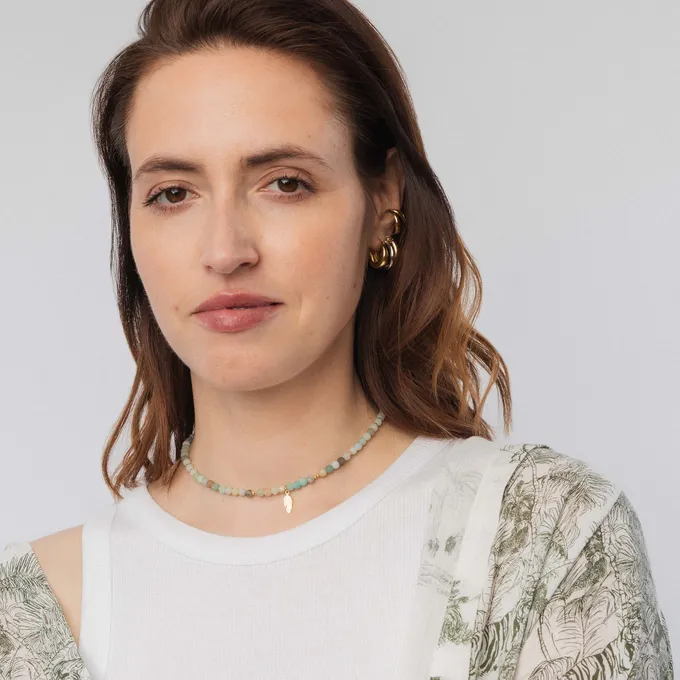 Choker z amazonitem i piórkiem; srebrny pozłacany