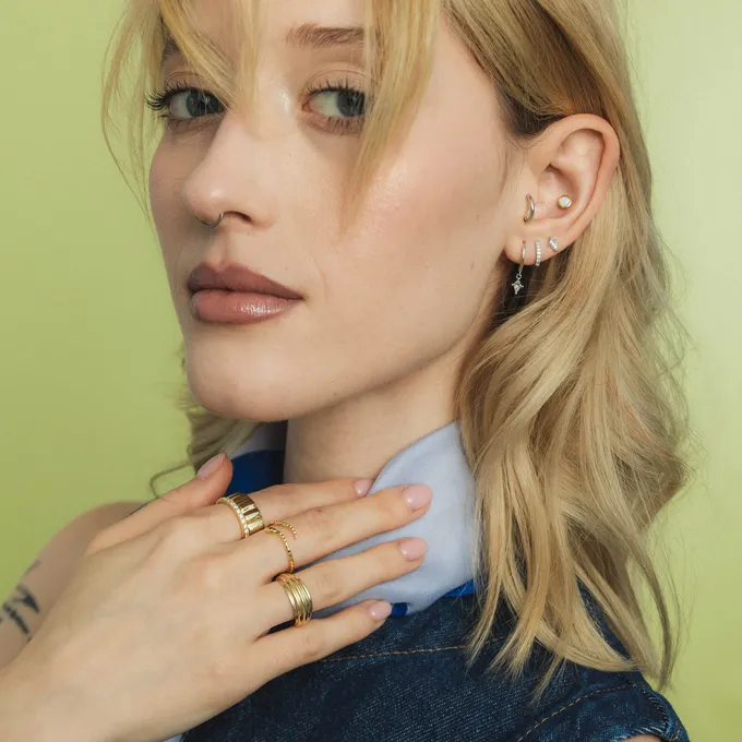 Kolczyk z opalem; srebrny pozłacany