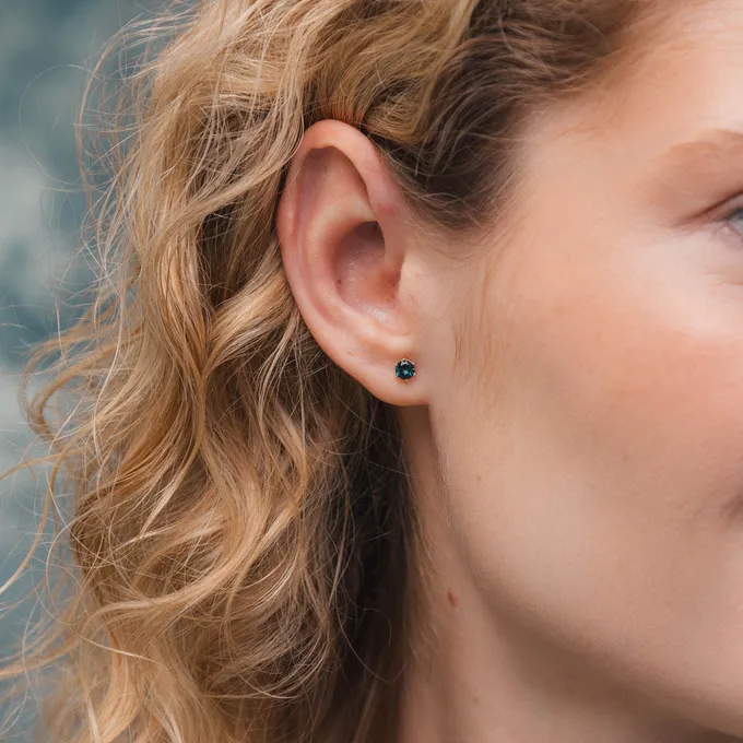 Kolczyki z topazem London Blue 3,8 mm; złote