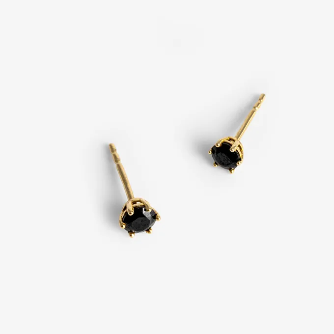 Kolczyki z czarnym spinelem 3,8 mm; złote